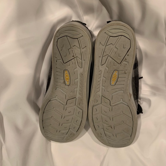 Adorable Keen Sneakers. EUC. Size 8 - Picture 3 of 4